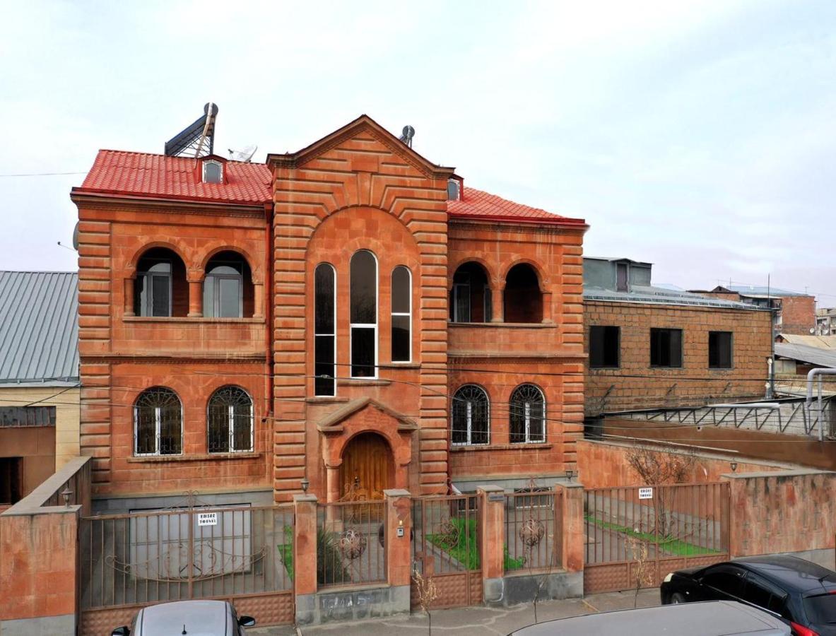 Najaryan's Family House Hotel Vagharshapat Bagian luar foto